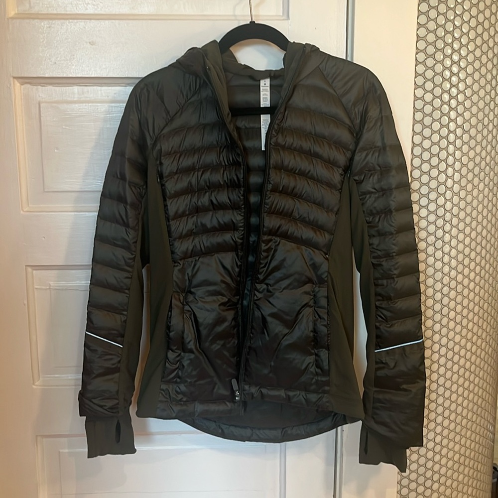 Dark green Lululemon jacket with hood in size 6 - great condition